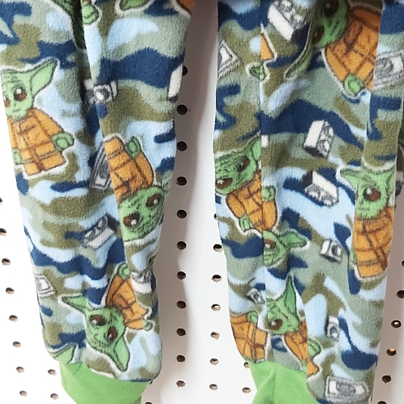 Boys starwars YODA PJ.  Size 8 - Picture 6 of 16